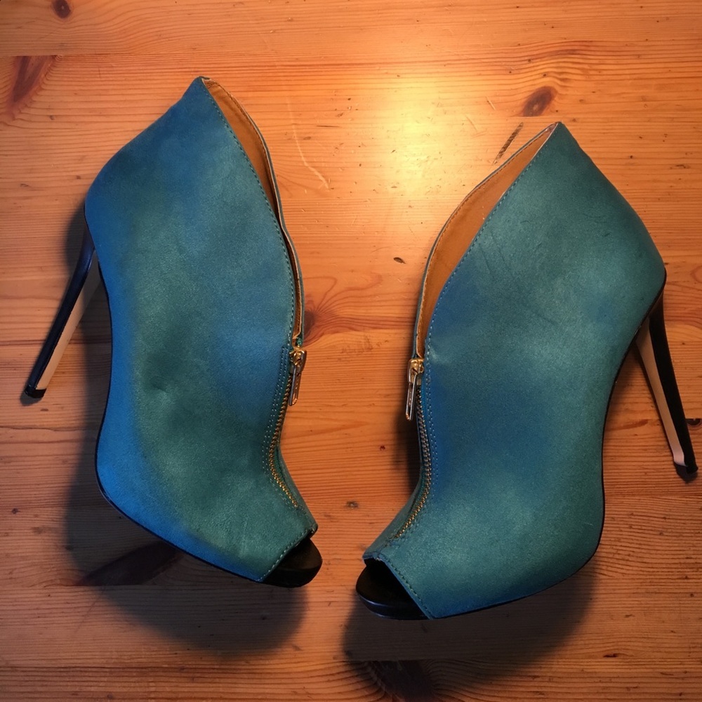 Madison by Shoedazzle Stillettos